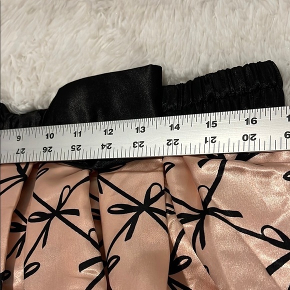 Elegant Black and Pink Skirt Bows Galore - Picture 4 of 10